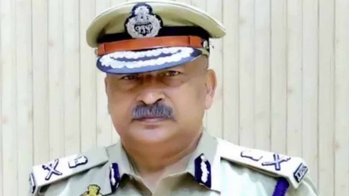 नोएडा में श्रमिक प्रदर्शन पर DGP का बयान, स्थिति पूरी तरह सामान्य नोएडा में श्रमिक प्रदर्शन पर DGP का बयान, स्थिति पूरी तरह सामान्य