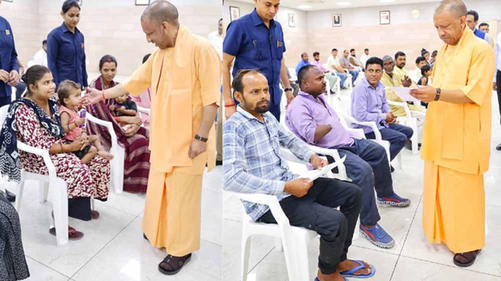 सीएम योगी का जनता दर्शन, फरियादियों की समस्याओं पर सख्त निर्देश सीएम योगी का जनता दर्शन, फरियादियों की समस्याओं पर सख्त निर्देश