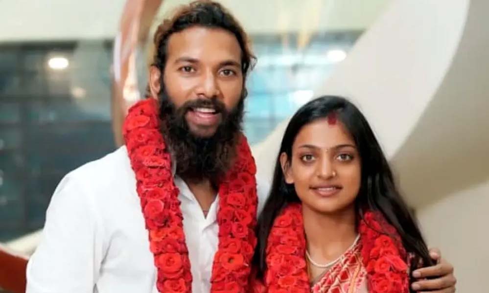 मोनालिसा फरमान को छोड़कर भाग गई? वायरल वीडियो से खुली नई कहानी मोनालिसा फरमान को छोड़कर भाग गई? वायरल वीडियो से खुली नई कहानी