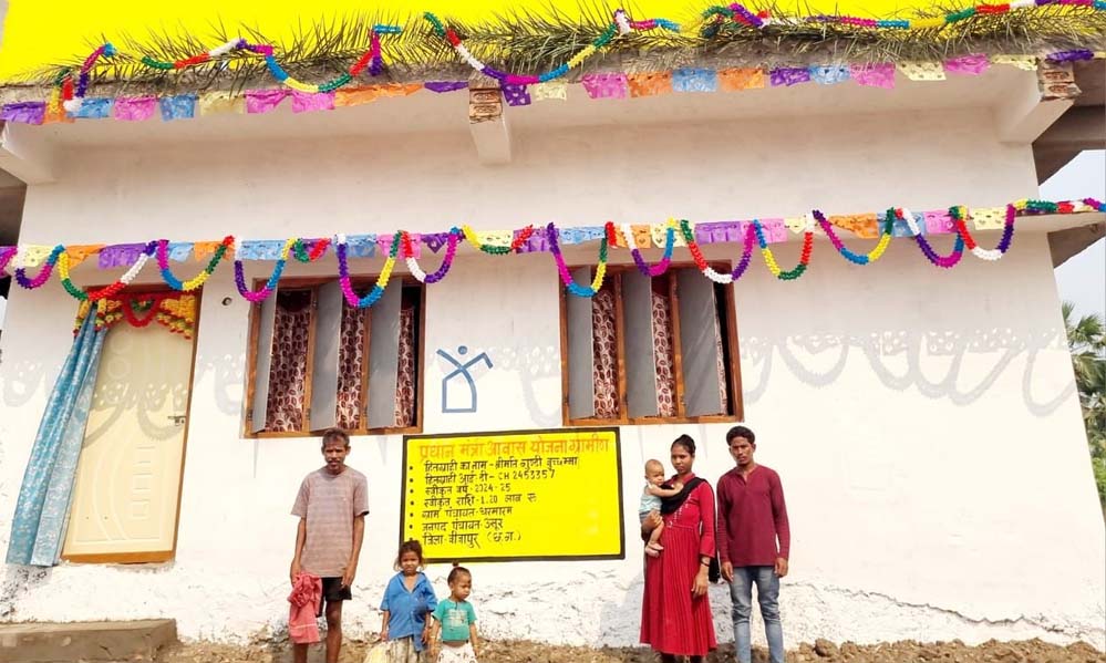 बीजापुर में विकास की नई दस्तक: नियद नेल्लानार, मनरेगा और प्रधानमंत्री आवास से बदल रही 224 गांवों की तस्वीर