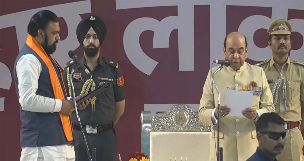 ‘सम्राट’ बने बिहार के ‘चौधरी’, 75 साल में पहली बार बना बीजेपी का CM, ली शपथ ‘सम्राट’ बने बिहार के ‘चौधरी’, 75 साल में पहली बार बना बीजेपी का CM, ली शपथ
