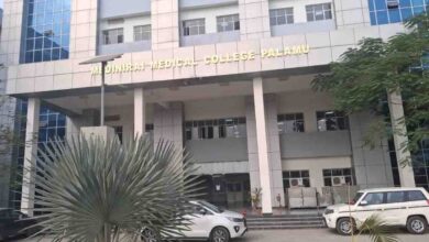 मेदिनीराय मेडिकल कॉलेज में गैस की किल्लत, नाश्ते में कटौती से छात्र नाराज, अब लकड़ी और कोयले पर बनेगा खाना