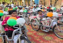 एमसीबी : जिला प्रशासन की त्वरित संवेदनशीलता : दिव्यांग रामकृपाल को तत्काल मिली मोटराइज्ड ट्राईसाइकिल