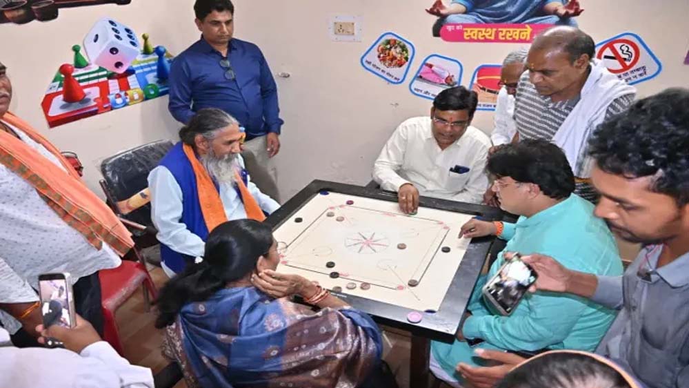 मुख्यमंत्री विष्णु देव साय ने सियान गुड़ी का किया शुभारंभ : बुजुर्गों के साथ कैरम खेलकर वरिष्ठजनों का बढ़ाया हौंसला