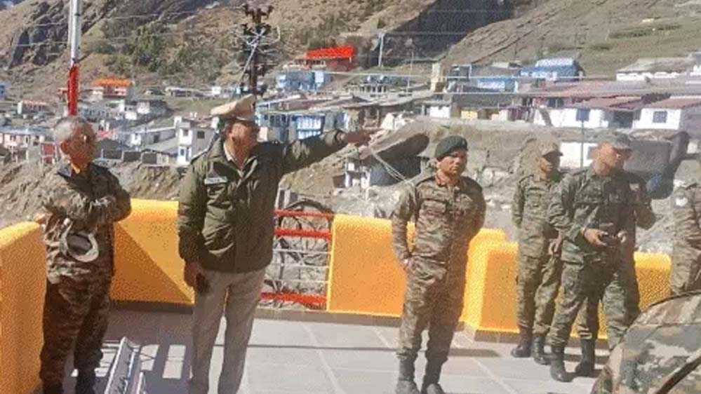 बद्रीनाथ पहुंचे CDS, चारधाम यात्रा की तैयारियों का किया ग्राउंड निरीक्षण, 3 दिन बाद होगी शुरुआत बद्रीनाथ पहुंचे CDS, चारधाम यात्रा की तैयारियों का किया ग्राउंड निरीक्षण, 3 दिन बाद होगी शुरुआत