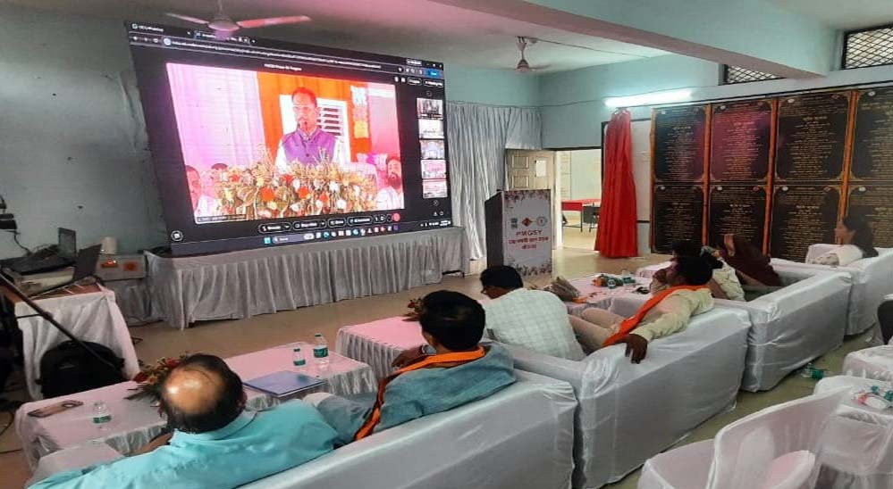 PMGSY फेज-04 का शिलान्यास: एमसीबी जिले को 56 सड़कों की ऐतिहासिक सौगात, गांवों तक पहुंचेगी विकास की रफ्तार PMGSY फेज-04 का शिलान्यास: एमसीबी जिले को 56 सड़कों की ऐतिहासिक सौगात, गांवों तक पहुंचेगी विकास की रफ्तार