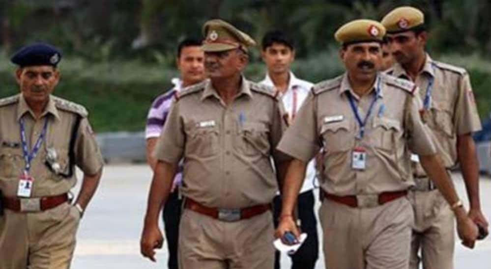 पुलिस विभाग का बड़ा फैसला: 33 ट्रांसफर, कपल्स को एक ही जिले में ड्यूटी करने का मौका पुलिस विभाग का बड़ा फैसला: 33 ट्रांसफर, कपल्स को एक ही जिले में ड्यूटी करने का मौका