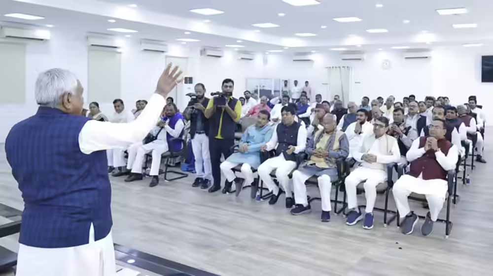 बिहार में सियासी हलचल तेज, जदयू विधायक दल की 20 अप्रैल को अहम बैठक बिहार में सियासी हलचल तेज, जदयू विधायक दल की 20 अप्रैल को अहम बैठक