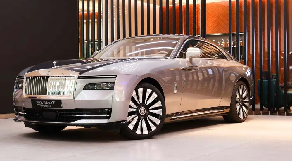 Iran War Impact: रोल्स-रॉयस से फेरारी तक, ईरानी शोरूम में धूल फांक रहीं लग्जरी कारें