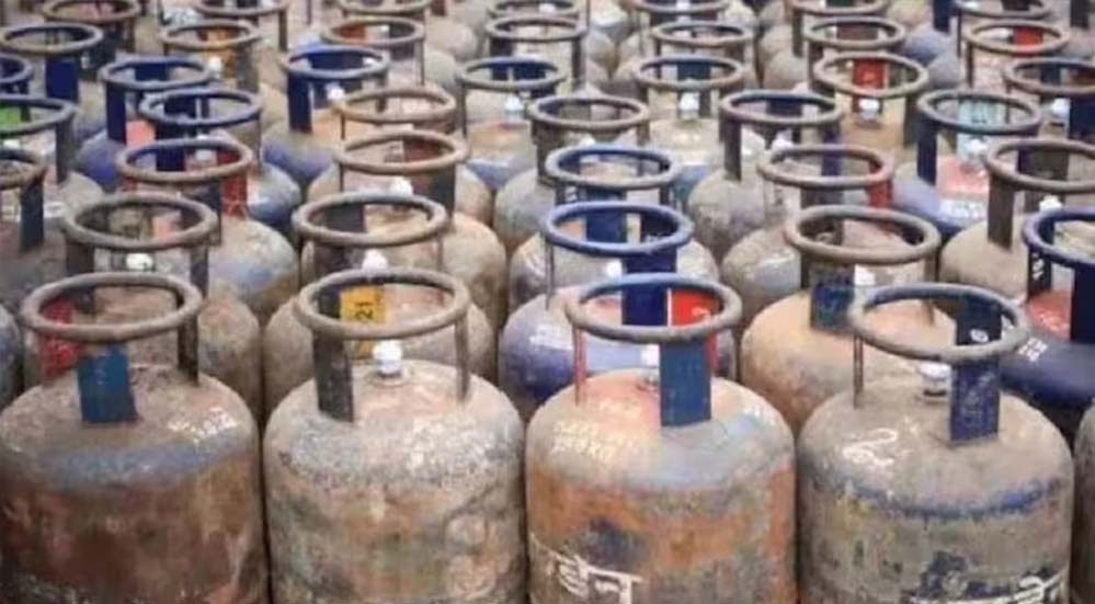 वित्तीय वर्ष के पहले दिन महंगाई का असर, कमर्शियल LPG की कीमतों में ₹195.5 का इजाफा