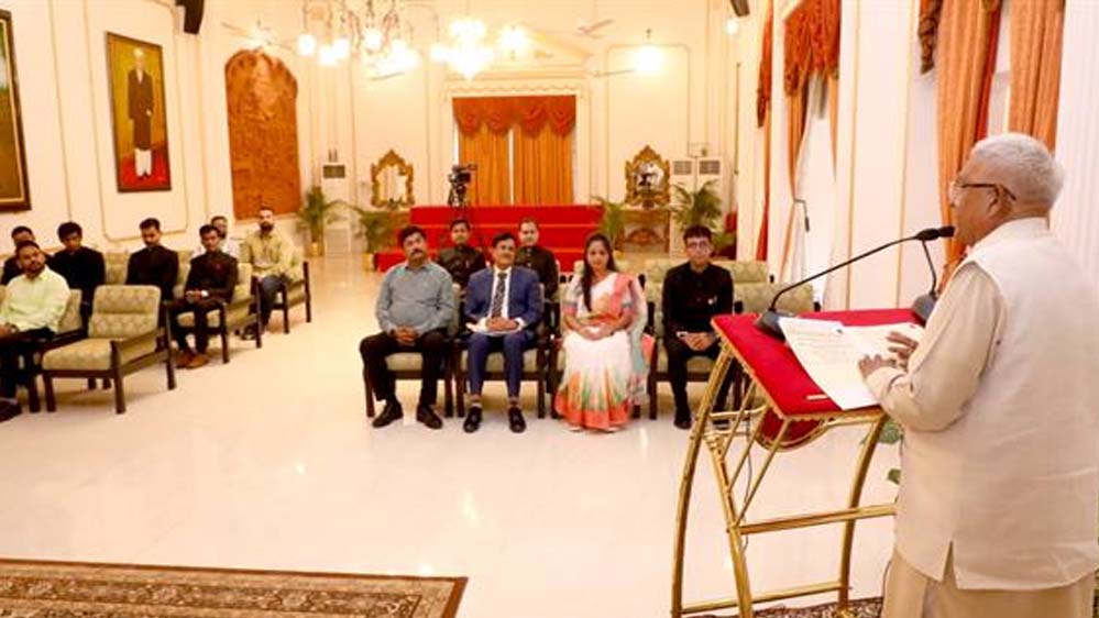 प्रकृति और स्थानीय जीवन के कल्याण प्रयासों में ही सेवा की सार्थकता : राज्यपाल पटेल