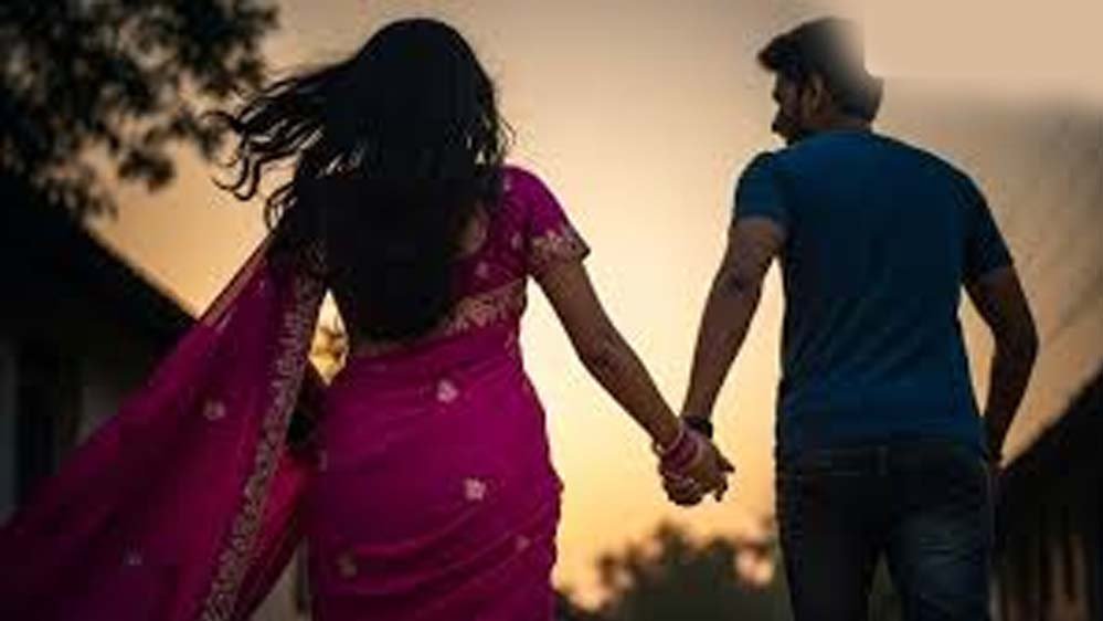 मेरी दूसरी पत्नी और नाबालिग बेटा फरार हो गए’, पति ने आंसुओं के साथ सुनाई अपनी कहानी मेरी दूसरी पत्नी और नाबालिग बेटा फरार हो गए’, पति ने आंसुओं के साथ सुनाई अपनी कहानी