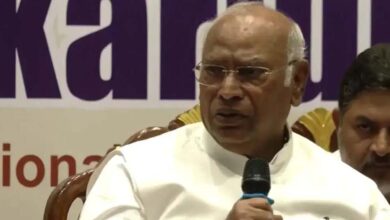 कांग्रेस अध्यक्ष खड़गे ने PM मोदी को बताया ‘आतंकवादी’, बाद में दी सफाई