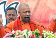 गारबेटा में भी योगी-योगी, सड़कों-छतों पर खड़े होकर हजारों लोगों ने किया बुलडोजर बाबा का दीदार