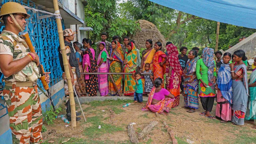बंगाल में 8 हजार पोलिंग बूथ को चुनाव आयोग ने माना सुपर सेंसेटिव, 135 दबंगों को पकड़ा