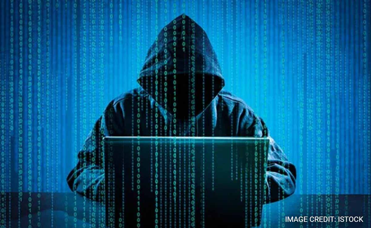 रिटायर्ड बैंक अधिकारी से 97 लाख की साइबर ठगी, फेसबुक विज्ञापन से शुरू हुआ खेल रिटायर्ड बैंक अधिकारी से 97 लाख की साइबर ठगी, फेसबुक विज्ञापन से शुरू हुआ खेल