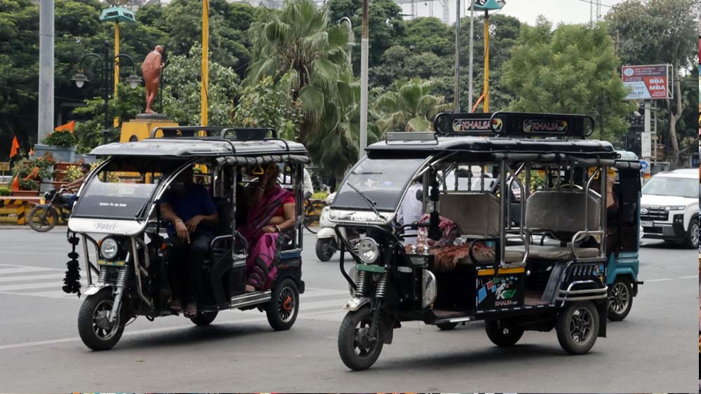 इंदौर में ट्रैफिक समस्या का समाधान, प्रशासन का कदम – अब ई रिक्शा पर लगेंगे रंग-बिरंगे स्टीकर और तय होंगे रूट इंदौर में ट्रैफिक समस्या का समाधान, प्रशासन का कदम – अब ई रिक्शा पर लगेंगे रंग-बिरंगे स्टीकर और तय होंगे रूट