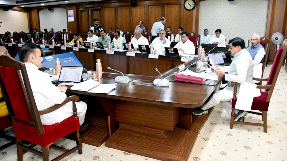 किसानों को ग्रामीण क्षेत्र की कृषि भूमि के भूअर्जन पर मिलेगा बाजार दर का 4 गुना मुआवजा किसानों को ग्रामीण क्षेत्र की कृषि भूमि के भूअर्जन पर मिलेगा बाजार दर का 4 गुना मुआवजा