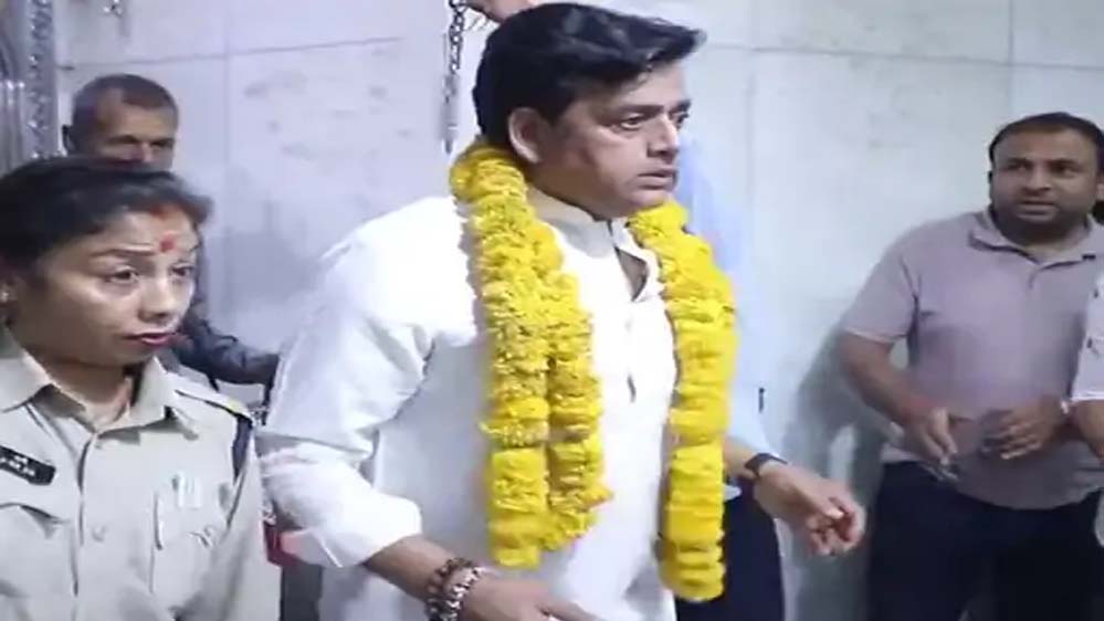 महाकाल के दर पर सांसद-एक्टर रवि किशन: भस्म आरती के बाद किए दिव्य दर्शन, गोरखपुर की खुशहाली की मांगी कामना