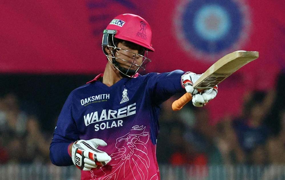 IPL 2026: वैभव सूर्यवंशी ने 8 रन में तोड़ा मैक्सवेल का रिकॉर्ड, कई दिग्गजों को पछाड़ा IPL 2026: वैभव सूर्यवंशी ने 8 रन में तोड़ा मैक्सवेल का रिकॉर्ड, कई दिग्गजों को पछाड़ा