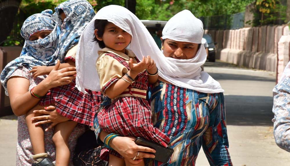 एमपी में भीषण गर्मी से परेशान बच्चों के लिए स्कूलों की छुट्टी का प्रस्ताव, कलेक्टर की मंजूरी का इंतजार!