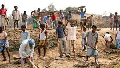 कोरिया : ’राज्य से आए तकनीकी अधिकारी एस के साहू ने परखी मनरेगा कार्यों की गुणवत्ता’ कोरिया : ’राज्य से आए तकनीकी अधिकारी एस के साहू ने परखी मनरेगा कार्यों की गुणवत्ता’