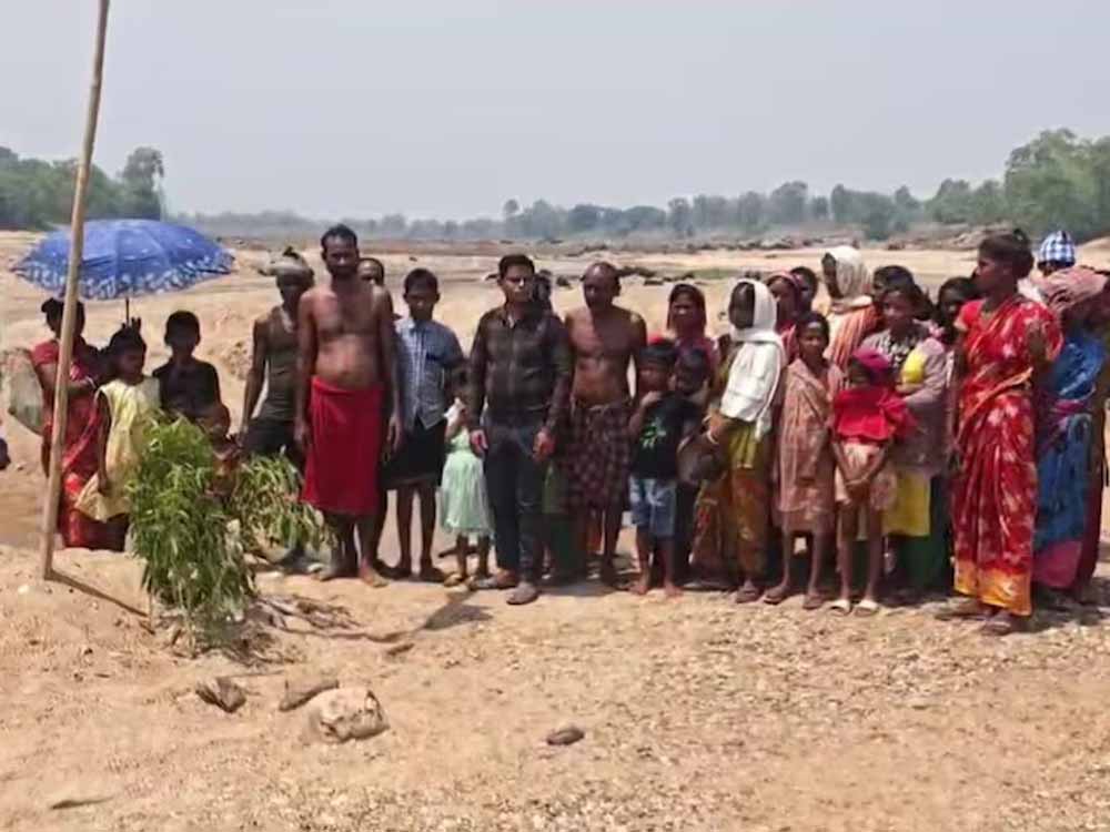 झारखंड में चमत्कार! कोयल नदी की खुदाई में मिली राधा-कृष्ण की प्रतिमा
