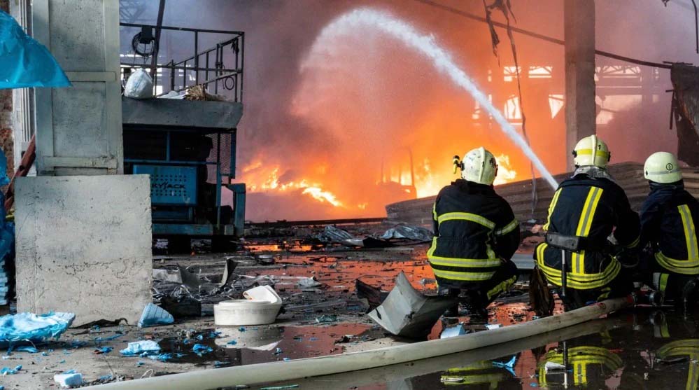 रूस ने एक रात में यूक्रेन पर दागे 600 से ज्यादा ड्रोन और मिसाइल, जमीन, समुद्र, हवा से किया बड़ा अटैक