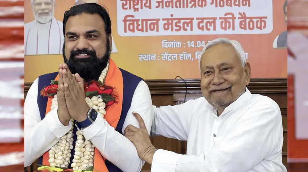 सीएम सम्राट ने नीतीश से की मुलाकात, ललन और बिजेंद्र से भी की बातचीत; कैबिनेट विस्तार पर बढ़ी चर्चा सीएम सम्राट ने नीतीश से की मुलाकात, ललन और बिजेंद्र से भी की बातचीत; कैबिनेट विस्तार पर बढ़ी चर्चा