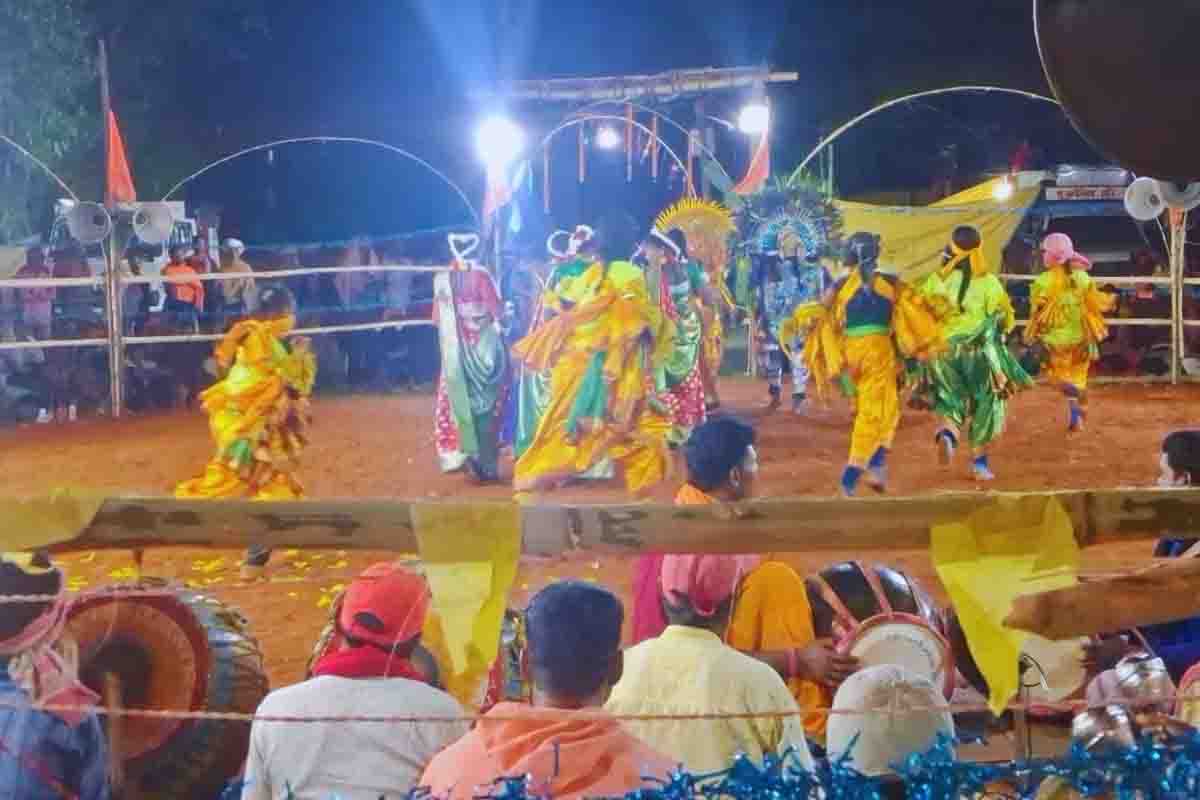 खूंटी के आम्रेश्वर धाम में मंडा महोत्सव का समापन, झूलन कार्यक्रम में उमड़ी श्रद्धालुओं की भारी भीड़