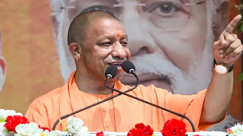 ‘हिंदू त्योहारों पर कर्फ्यू, दीदी सड़कों पर नमाज पढ़वाती हैं’: बंगाल में ममता पर भड़के CM योगी