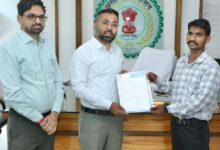 नक्सल पीड़ितों को नया जीवन: कलेक्टर ने सौंपे नियुक्ति पत्र, कांकेर बना पहला प्रशिक्षण और रोजगार प्रदान करने वाला जिला