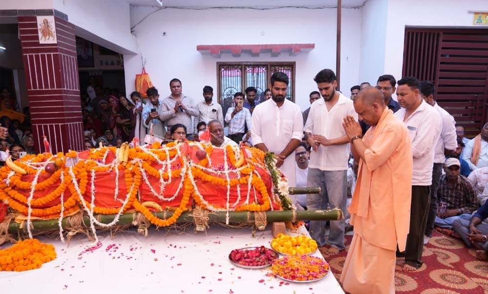 मारकंडेय यादव को सीएम योगी ने दी भावभीनी श्रद्धांजलि मारकंडेय यादव को सीएम योगी ने दी भावभीनी श्रद्धांजलि