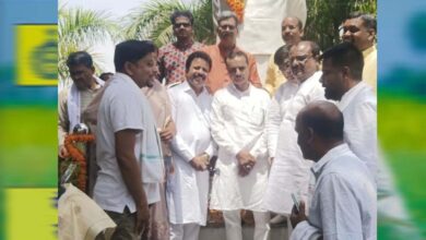 जनसेवा के पुरोधा को नमन, बाबूजी बिसाहू दास महंत की प्रतिमा पर उमड़ा श्रद्धा का सैलाब