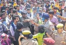 नोएडा फेज-2 में वेतन वृद्धि को लेकर श्रमिकों का हंगामा