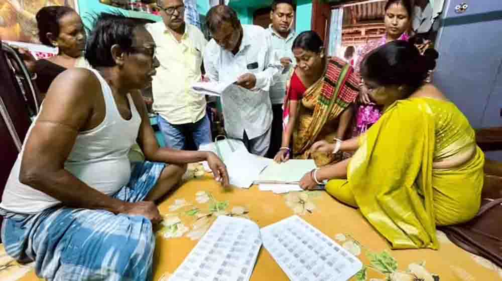 यूपी में जनगणना 2027 का रोडमैप तैयार, 22 मई से शुरू होगा मकानों का सर्वे, पहली बार मिलेगी स्व-गणना की सुविधा यूपी में जनगणना 2027 का रोडमैप तैयार, 22 मई से शुरू होगा मकानों का सर्वे, पहली बार मिलेगी स्व-गणना की सुविधा
