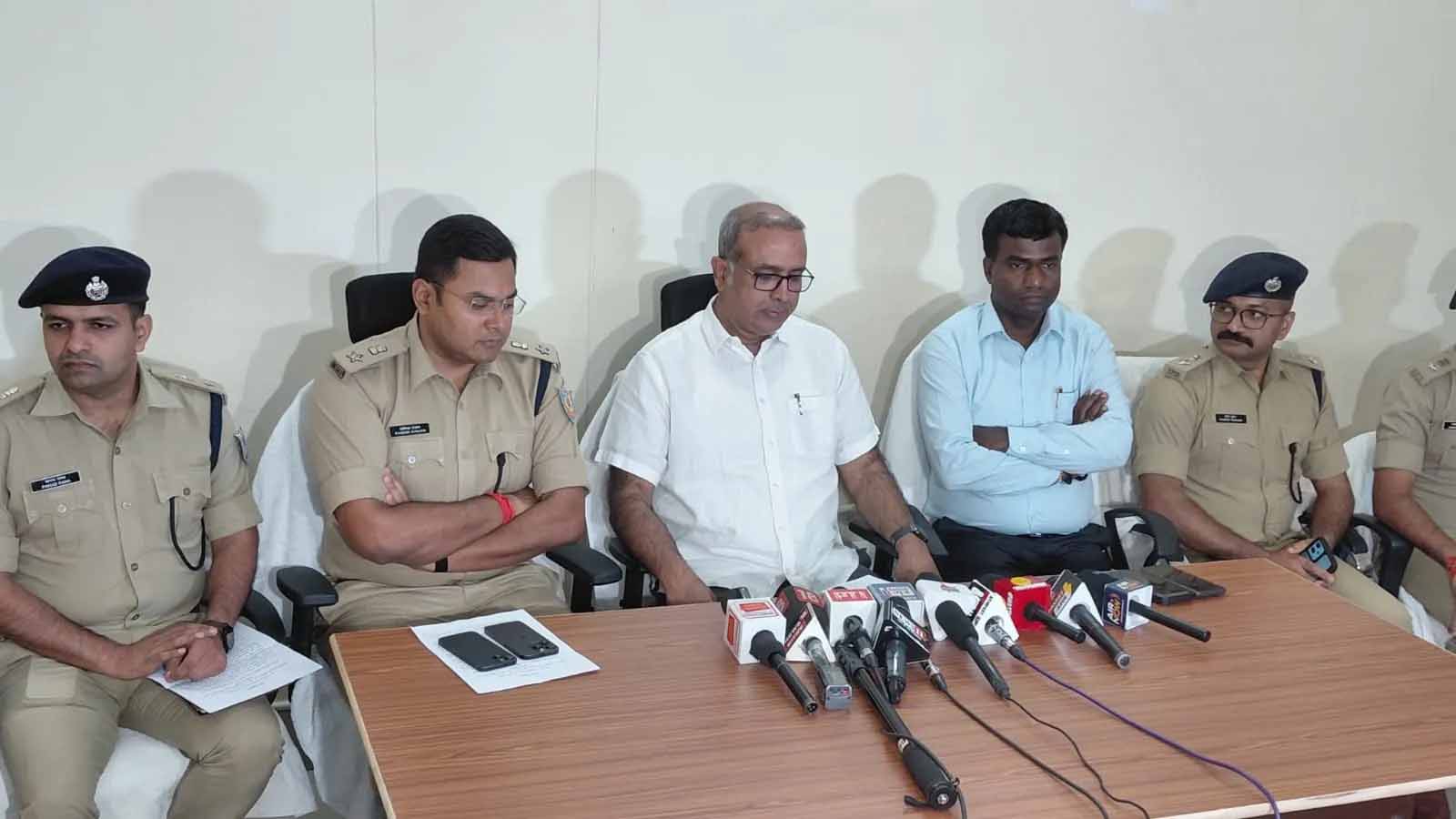 झारखंड में सॉल्वर गैंग का भंडाफोड़, 10 लाख में परीक्षा पास कराने की डील