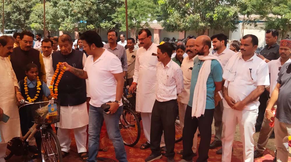 शैक्षणिक सत्र के द्वितीय दिवस भी शासकीय विद्यालयों में ‘प्रवेश उत्सव’ का हुआ आयोजन शैक्षणिक सत्र के द्वितीय दिवस भी शासकीय विद्यालयों में ‘प्रवेश उत्सव’ का हुआ आयोजन