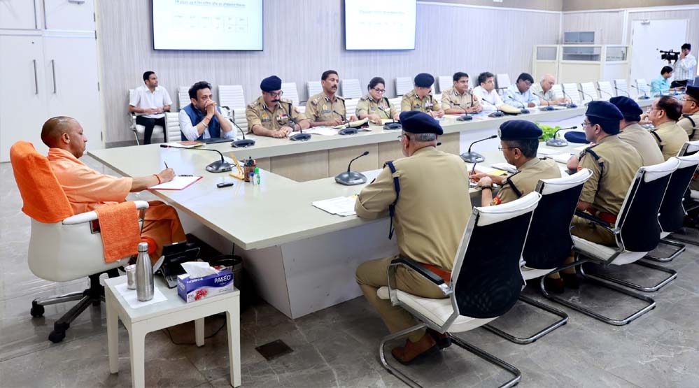 योगी के निर्देश पर कालाबाजारी पर बड़ा प्रहार, 233 एफआईआर