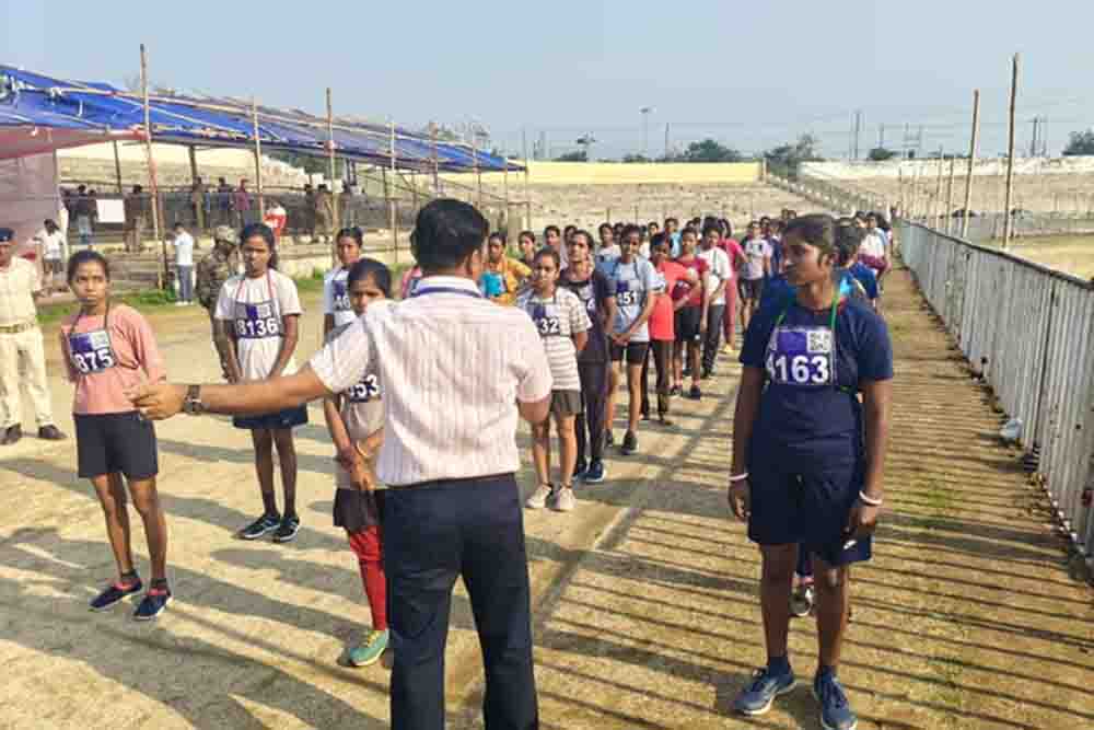 धनबाद में होमगार्ड भर्ती के लिए शारीरिक परीक्षा जारी, चिप और सीसीटीवी से रखी जा रही पैनी नजर