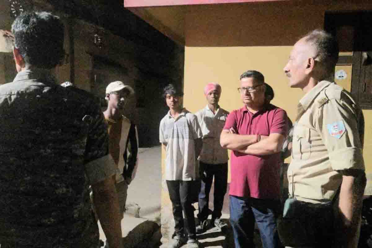 जमशेदपुर में पाइपलाइन कार्य को लेकर भारी हंगामा, घरों के कनेक्शन टूटने पर लोगों ने रुकवाया काम