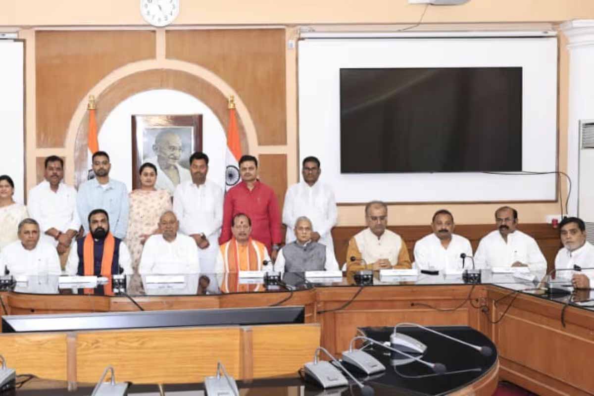 अंतिम कैबिनेट बैठक के बाद सरकार भंग की सिफारिश, पटना में सियासी हलचल