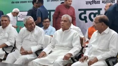 इस्तीफे के बाद जेडीयू कार्यालय पहुंचे नीतीश कुमार, कार्यकर्ताओं ने किया भव्य स्वागत