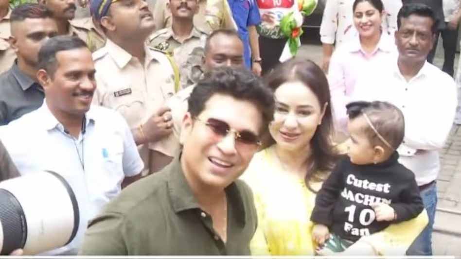 सचिन तेंदुलकर का जन्मदिन, फैंस का उमड़ा सैलाब