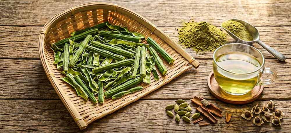 सहजन के छिलकों से बनाएं सुपरफूड मोरिंगा टी, जानें तरीका और फायदे