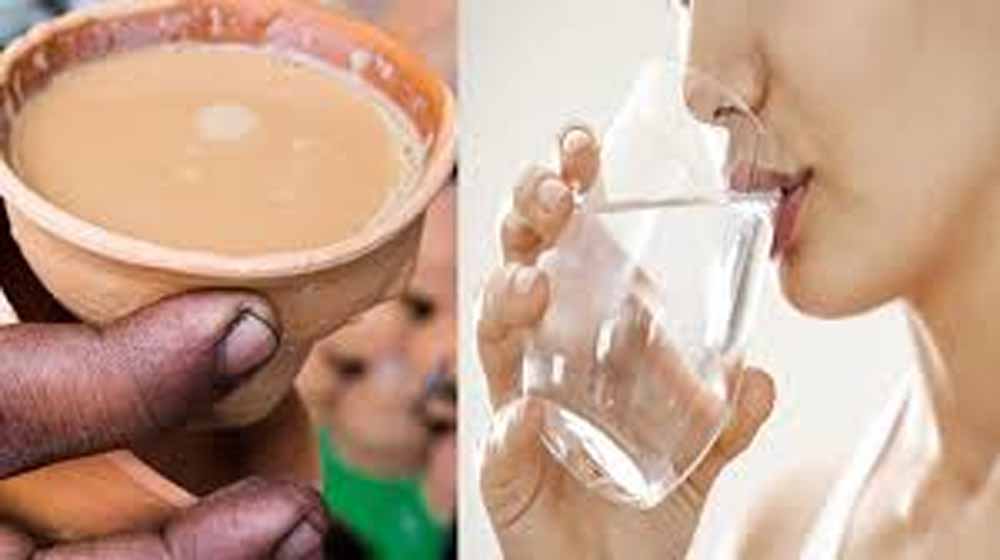चाय के बाद तुरंत पानी पीना सही या गलत? जानें सेहत पर असर चाय के बाद तुरंत पानी पीना सही या गलत? जानें सेहत पर असर