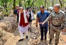 वित्त मंत्री राधाकृष्ण किशोर पहुंचे बूढ़ा पहाड़, उग्रवाद प्रभावित क्षेत्र में सड़क और अस्पताल का दिया भरोसा