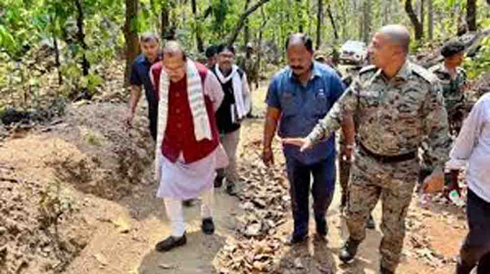 वित्त मंत्री राधाकृष्ण किशोर पहुंचे बूढ़ा पहाड़, उग्रवाद प्रभावित क्षेत्र में सड़क और अस्पताल का दिया भरोसा वित्त मंत्री राधाकृष्ण किशोर पहुंचे बूढ़ा पहाड़, उग्रवाद प्रभावित क्षेत्र में सड़क और अस्पताल का दिया भरोसा