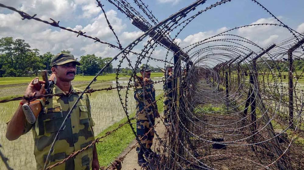 बांगलादेश बॉर्डर से भारत में घुसने की सोचने वाले घुसपैठिये अब कांपेंगे बांगलादेश बॉर्डर से भारत में घुसने की सोचने वाले घुसपैठिये अब कांपेंगे
