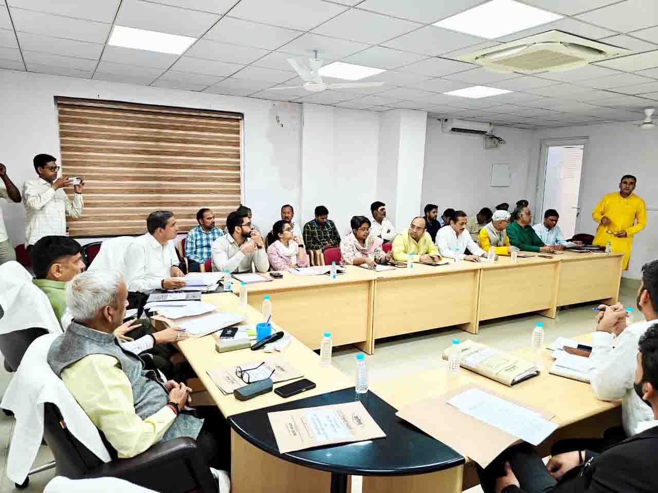 बांके बिहारी मंदिर, फूल बंगला शुल्क में 50 हजार की कटौती